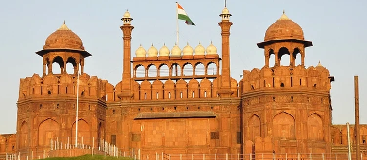 Mumbai Delhi Tour – 11N/12D Udaipur Varanasi Tour